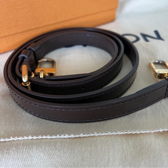 Louis Vuitton Siena MM Damier Ebene Top Handle Bag - Picture 4 of 16